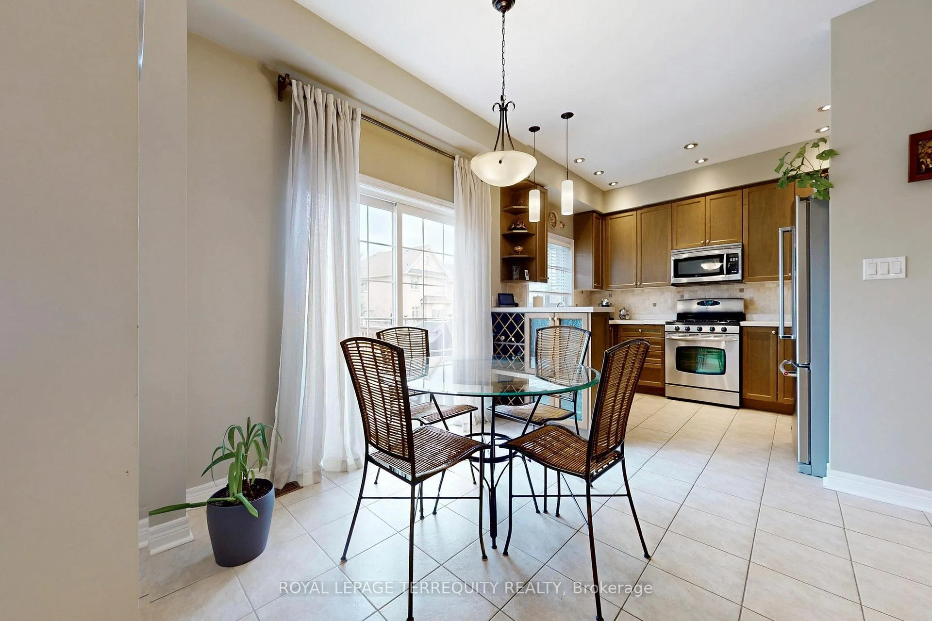 Photo 7 of 51 Donzi Lane, Vaughan, Patterson — HOMEH