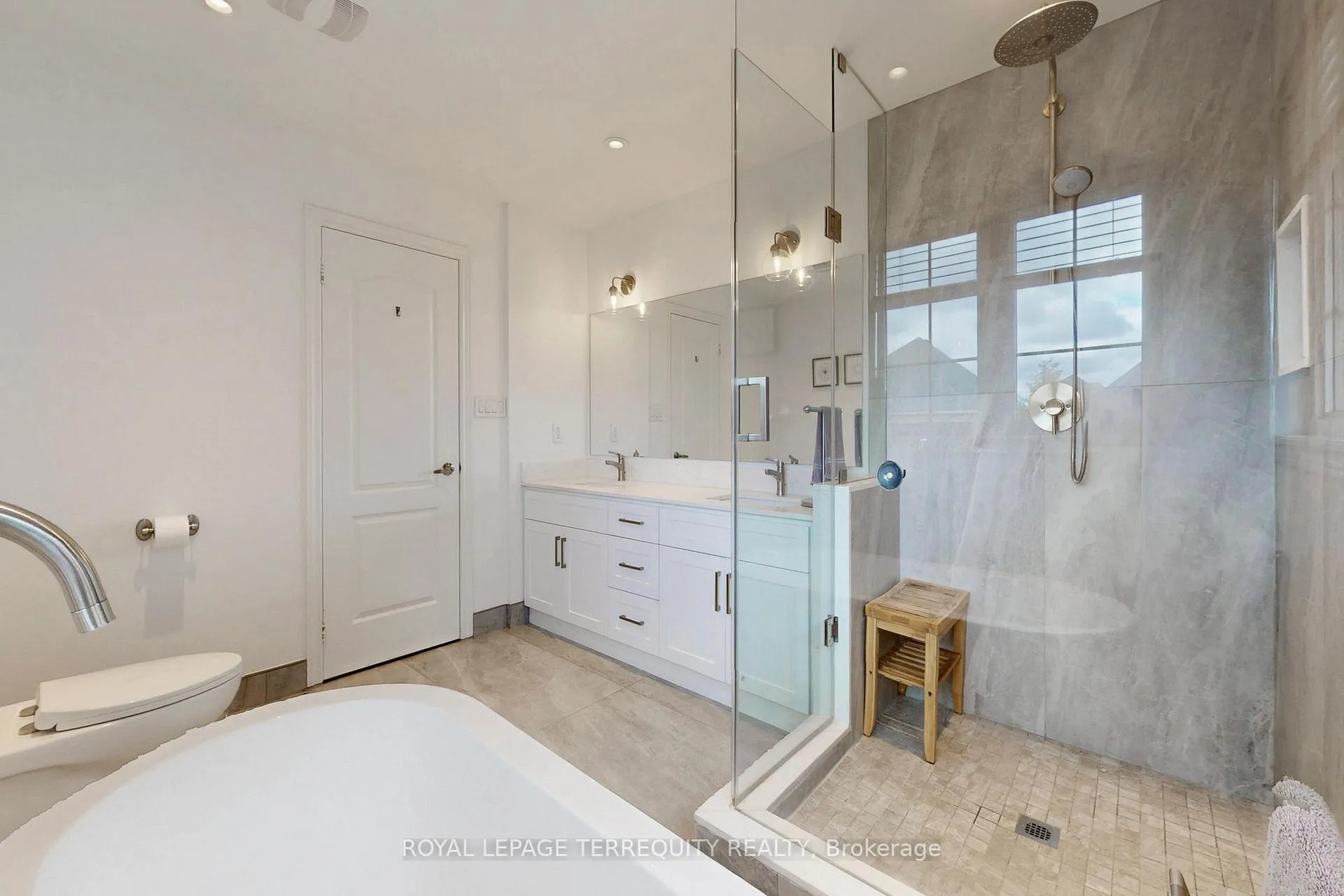 Photo 13 of 51 Donzi Lane, Vaughan, Patterson — HOMEH