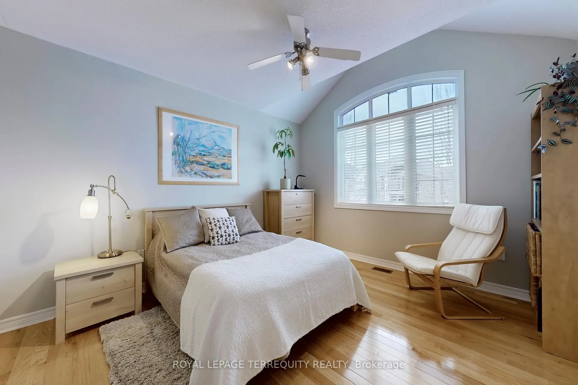 Photo 14 of 51 Donzi Lane, Vaughan, Patterson — HOMEH
