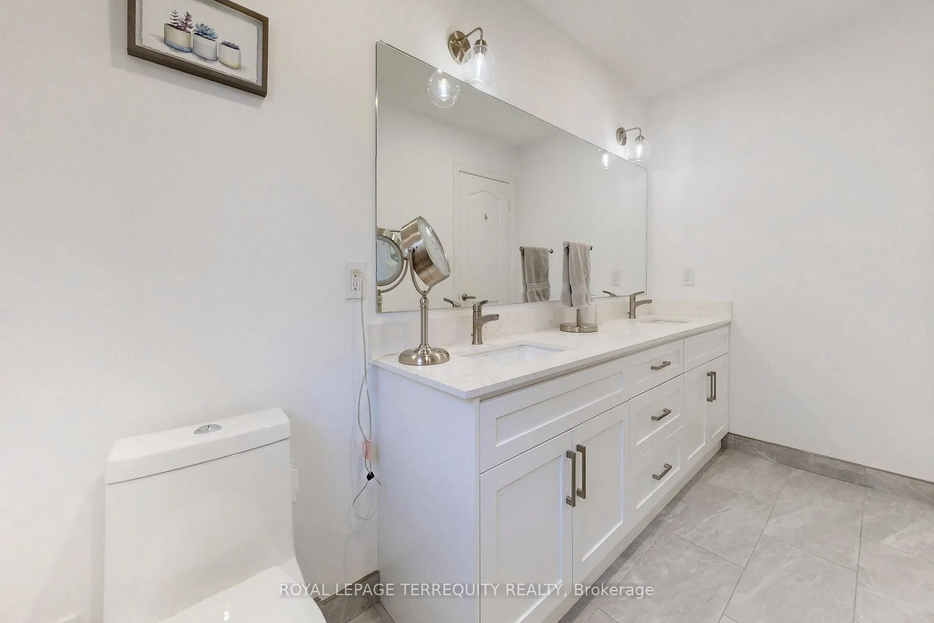 Photo 17 of 51 Donzi Lane, Vaughan, Patterson — HOMEH