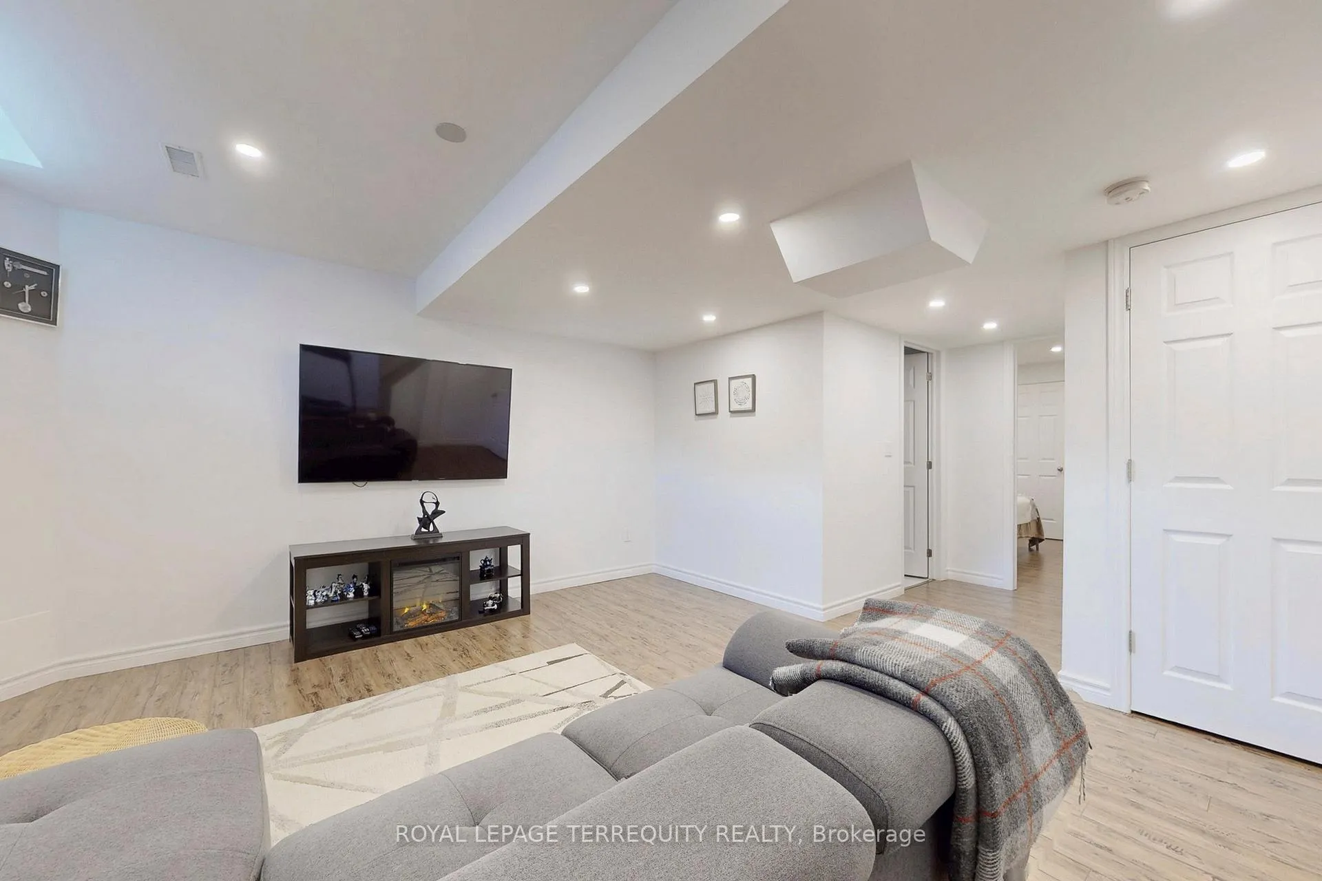 Photo 20 of 51 Donzi Lane, Vaughan, Patterson — HOMEH
