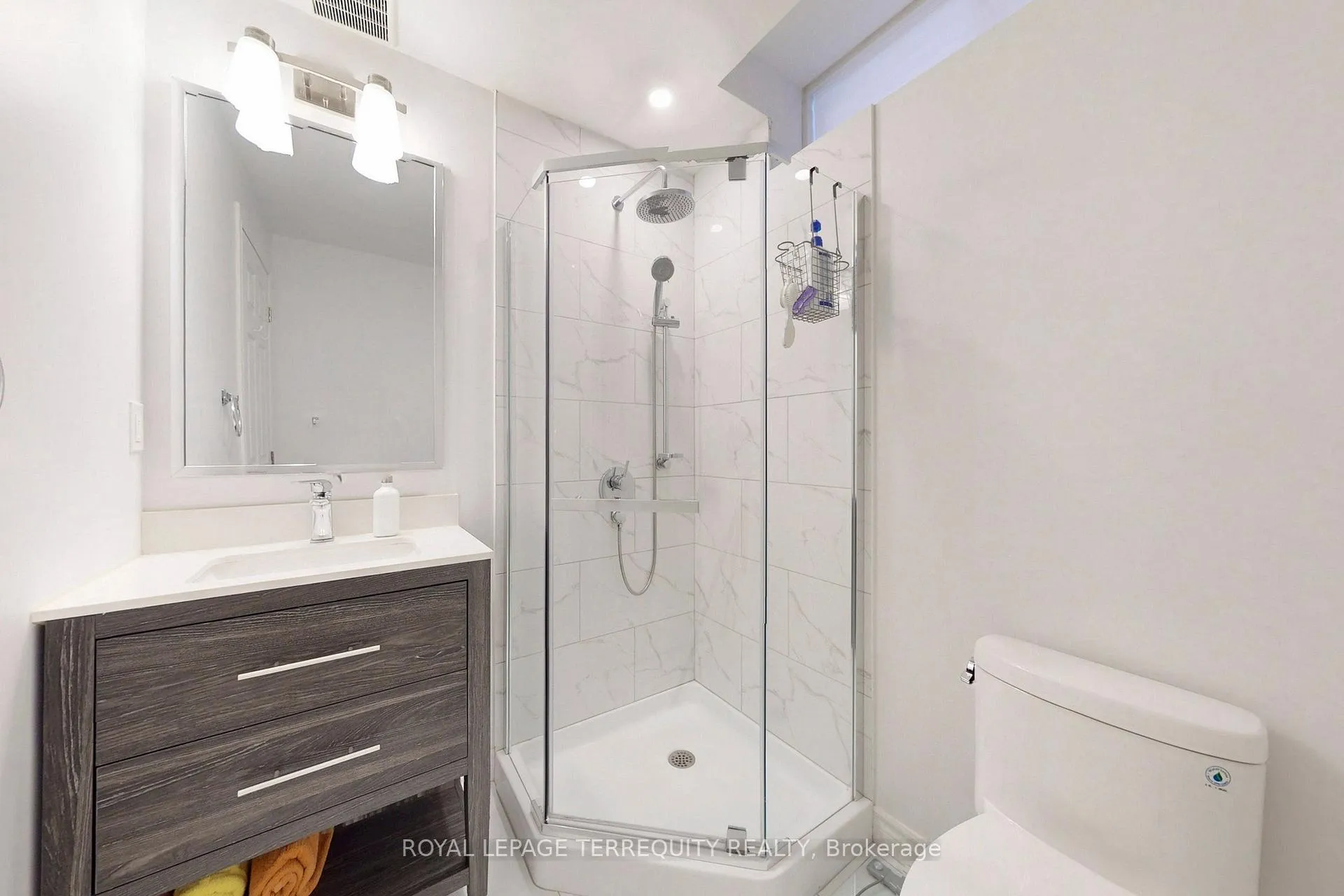 Photo 24 of 51 Donzi Lane, Vaughan, Patterson — HOMEH