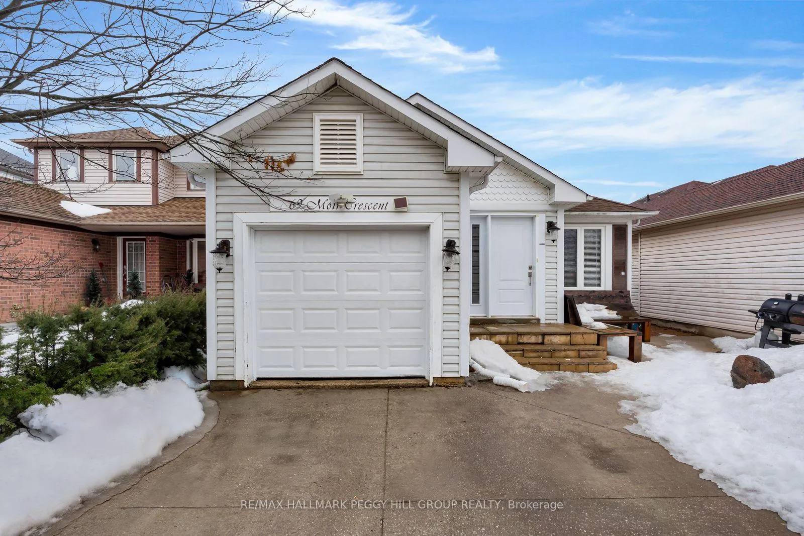 Front of Unit Upper, 69 Moir Crescent