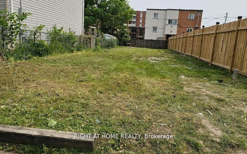 Photo 2 of 361 Adelaide Avenue W, Oshawa, McLaughlin — HOMEH