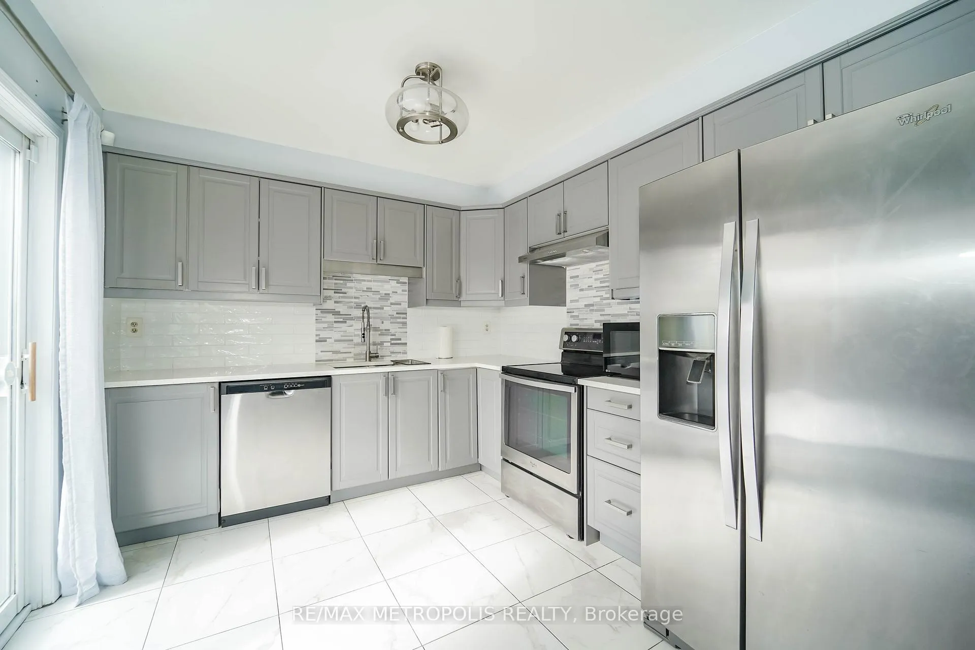 Photo 12 of 15 Lilley Avenue, Ajax, South East — HOMEH