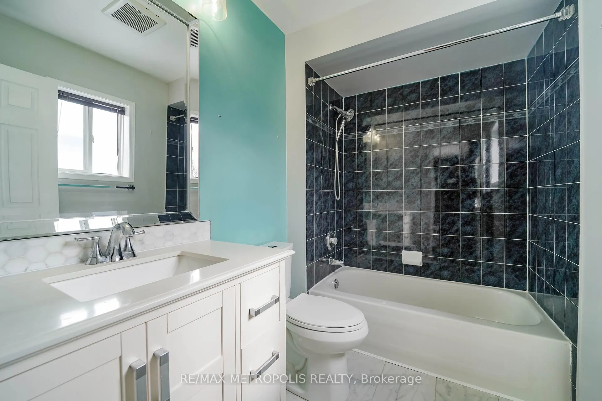 Photo 21 of 15 Lilley Avenue, Ajax, South East — HOMEH