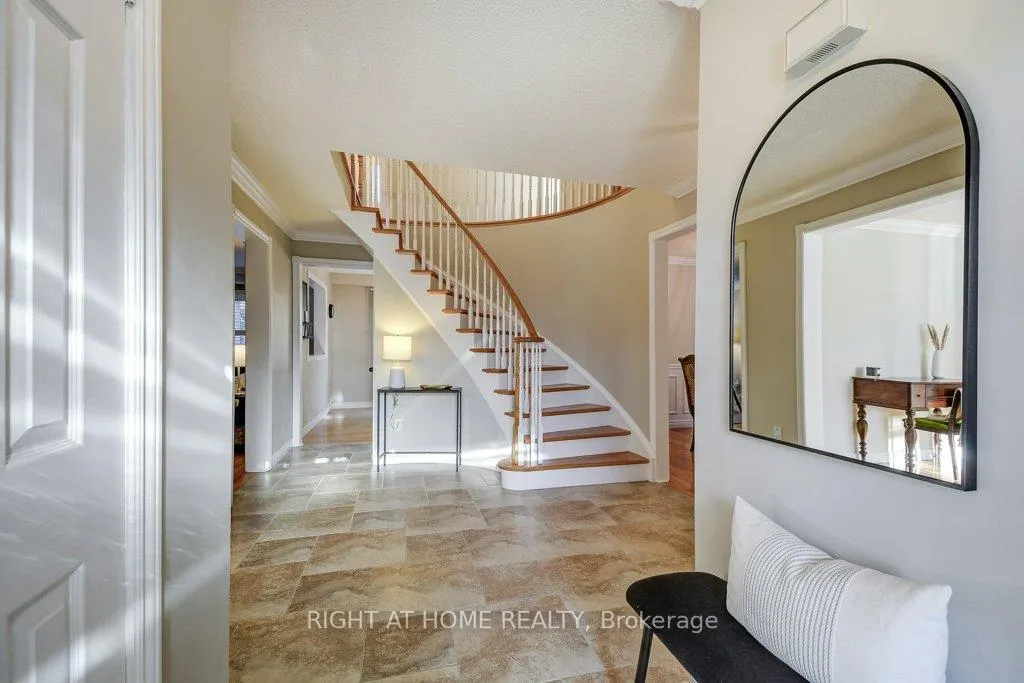 Photo 6 of 2444 Butternut Crescent, Burlington, Headon — HOMEH