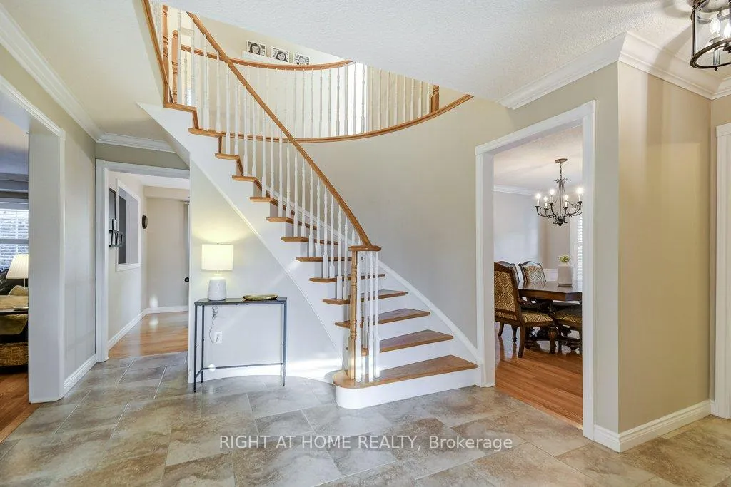 Photo 8 of 2444 Butternut Crescent, Burlington, Headon — HOMEH