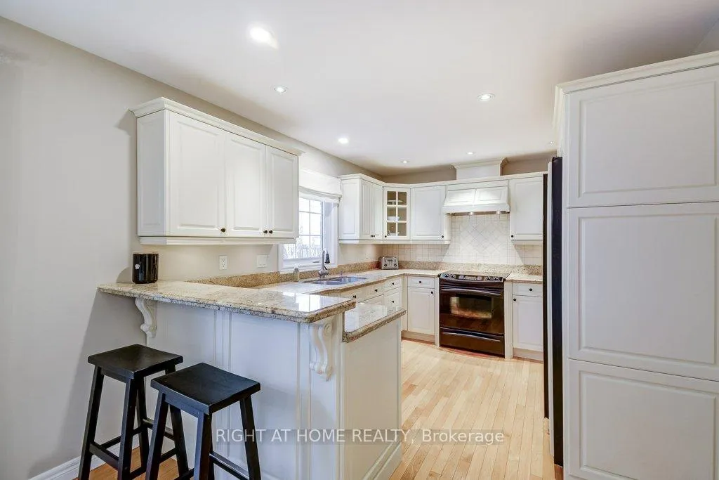 Photo 17 of 2444 Butternut Crescent, Burlington, Headon — HOMEH