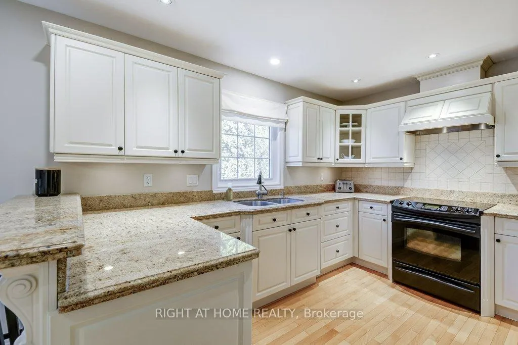 Photo 19 of 2444 Butternut Crescent, Burlington, Headon — HOMEH
