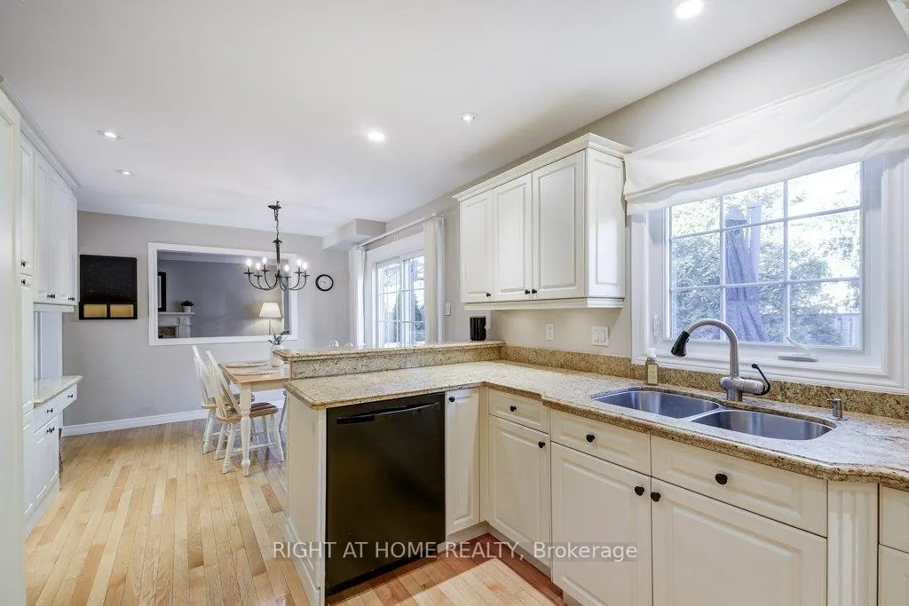 Photo 20 of 2444 Butternut Crescent, Burlington, Headon — HOMEH