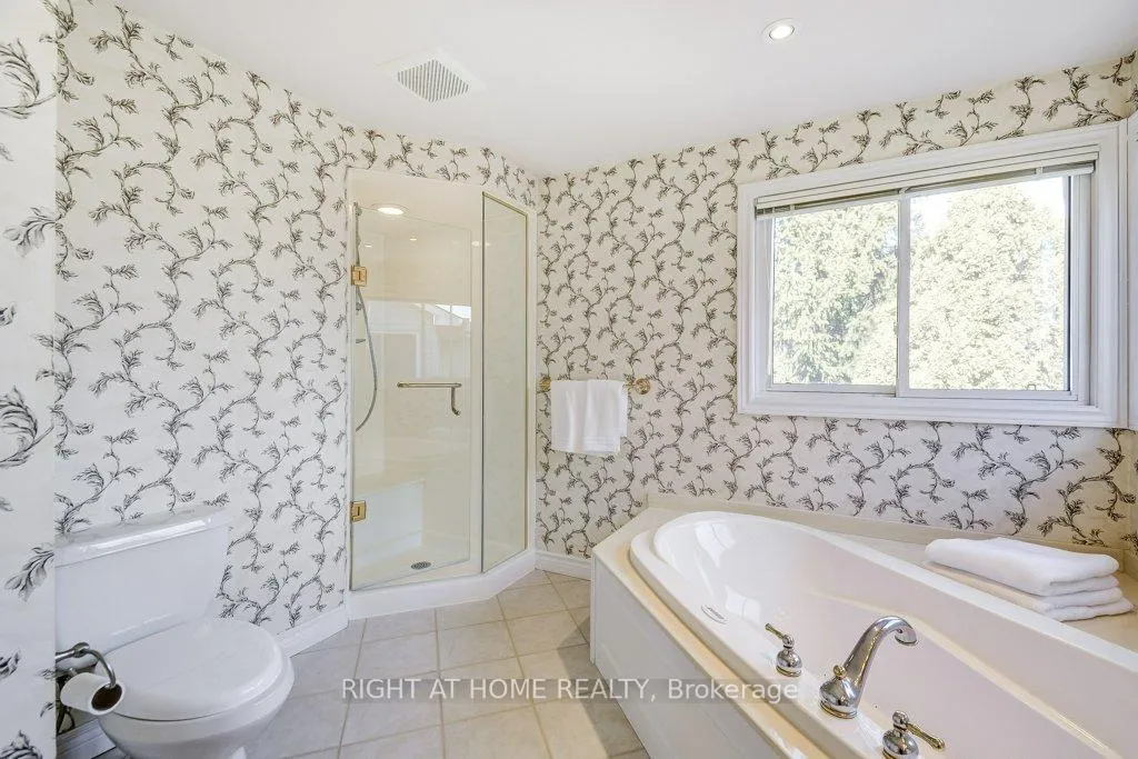 Photo 27 of 2444 Butternut Crescent, Burlington, Headon — HOMEH
