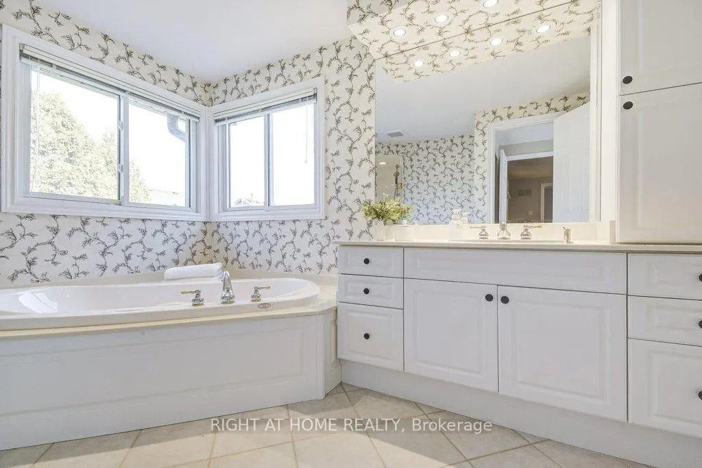 Photo 28 of 2444 Butternut Crescent, Burlington, Headon — HOMEH