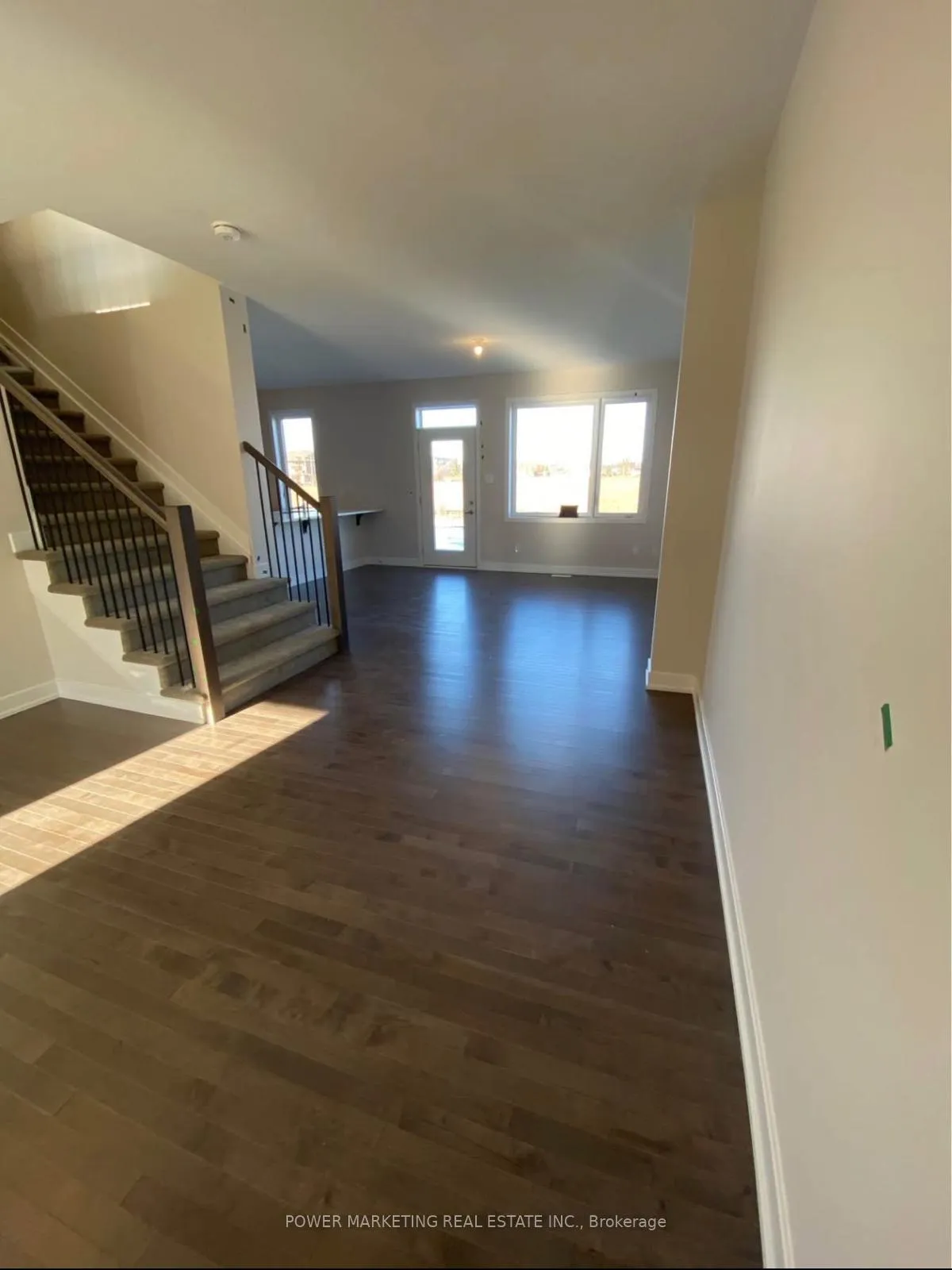 Photo 3 of 212 Argonaut Circle, Ottawa, Chapel Hill South - Orleans Village — HOMEH