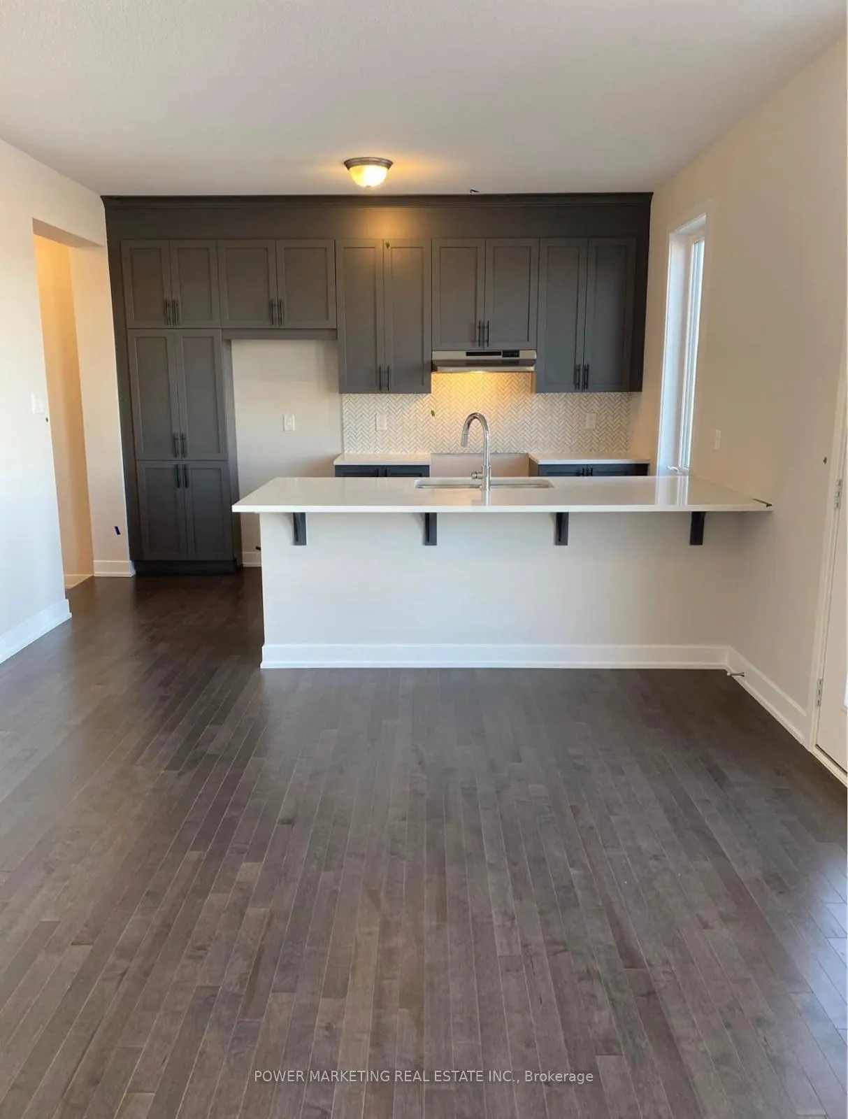 Photo 5 of 212 Argonaut Circle, Ottawa, Chapel Hill South - Orleans Village — HOMEH