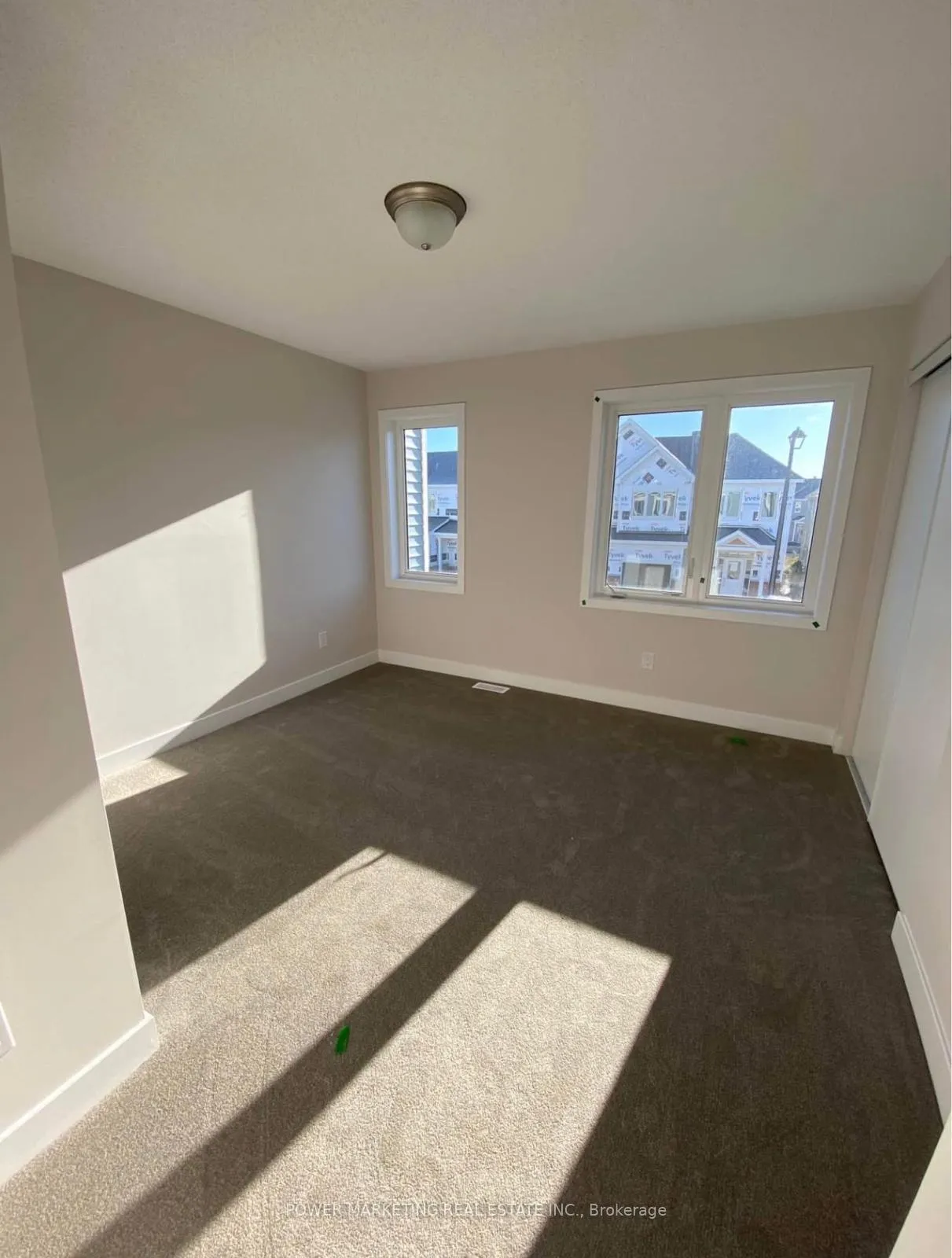 Photo 9 of 212 Argonaut Circle, Ottawa, Chapel Hill South - Orleans Village — HOMEH