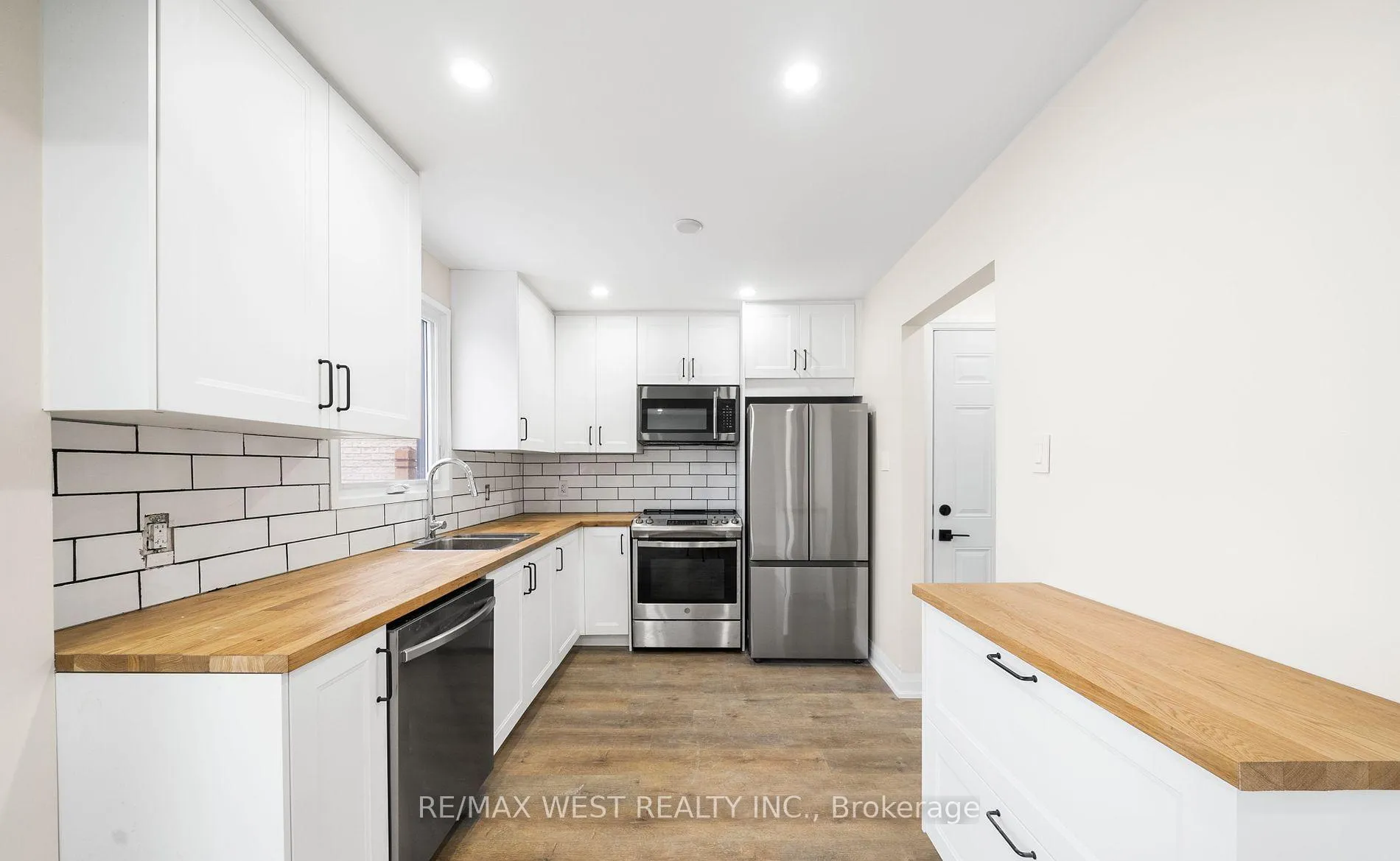 Photo 10 of Unit Main, 36 Wilson Court, Barrie, Allandale Heights — HOMEH