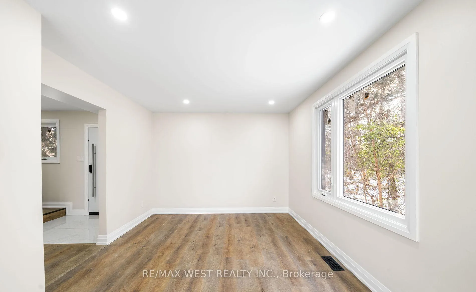Photo 11 of Unit Main, 36 Wilson Court, Barrie, Allandale Heights — HOMEH