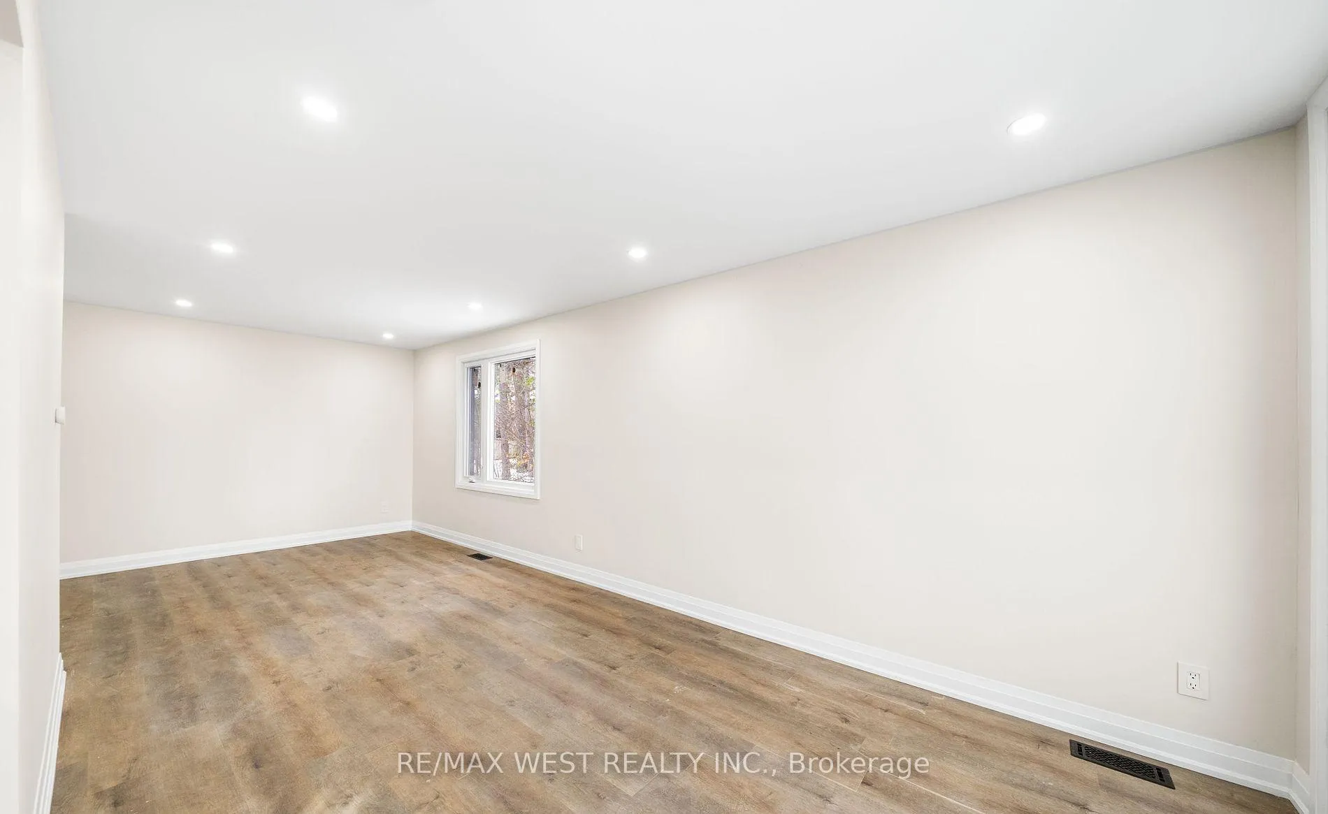Photo 12 of Unit Main, 36 Wilson Court, Barrie, Allandale Heights — HOMEH