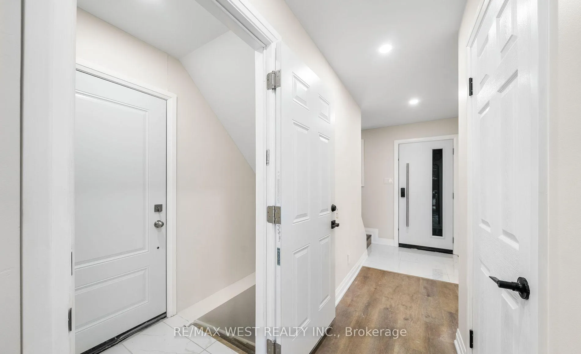 Photo 15 of Unit Main, 36 Wilson Court, Barrie, Allandale Heights — HOMEH