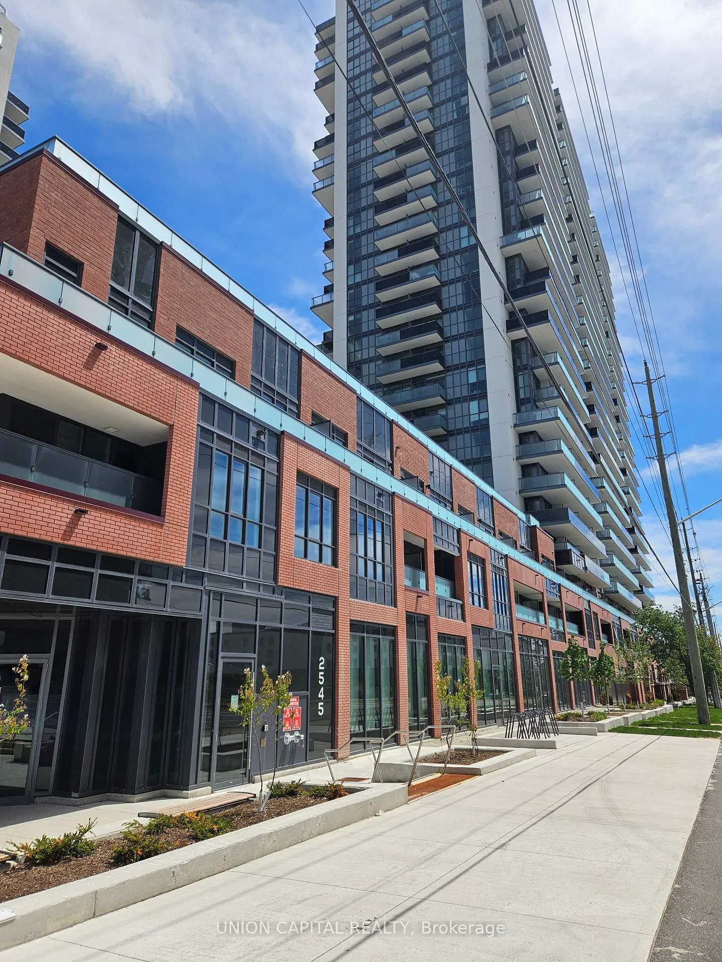 Front of Unit 1906, 2545 Simcoe Street N