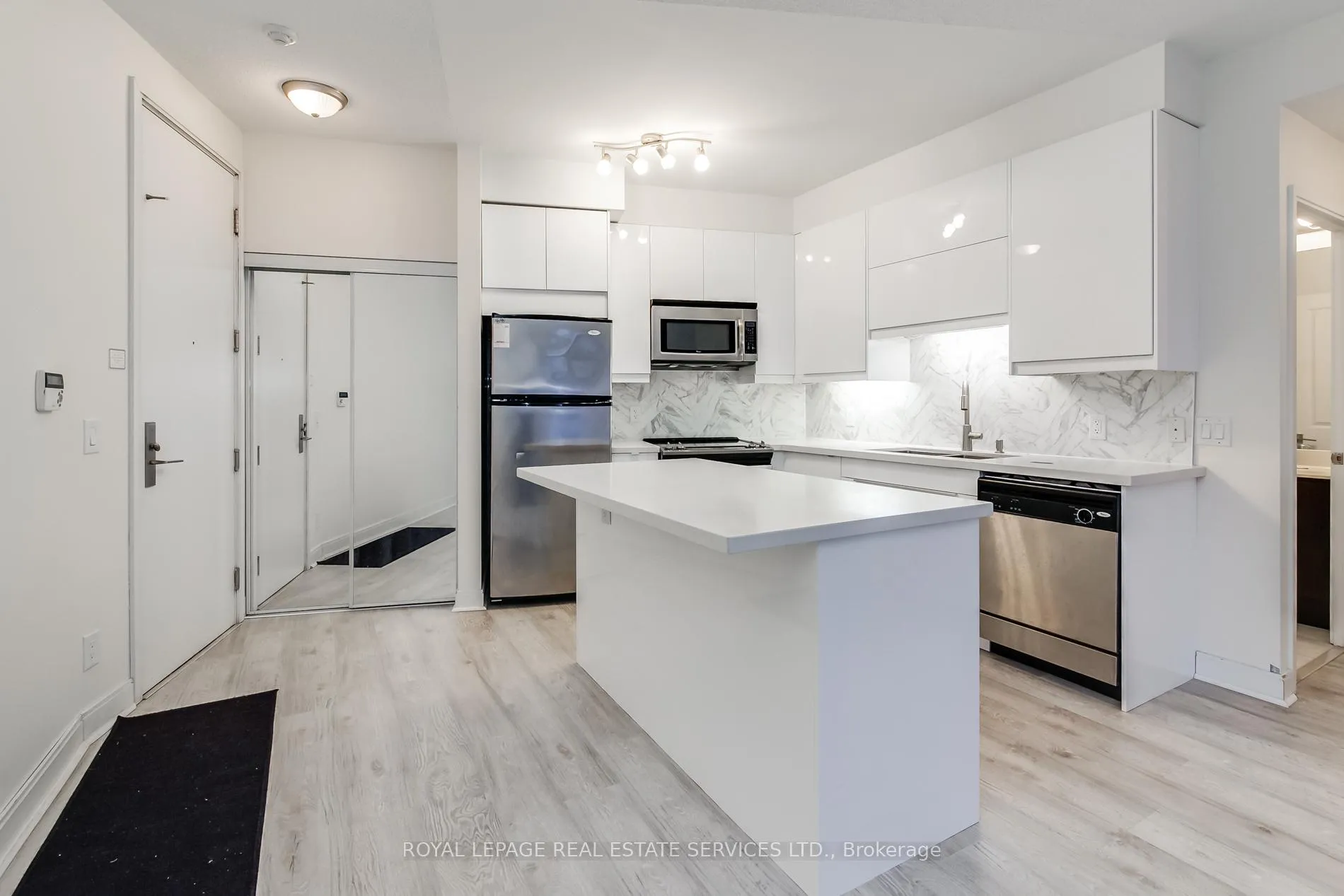 Photo 4 of Unit 1401, 1 Scott Street, Toronto, Waterfront Communities — HOMEH