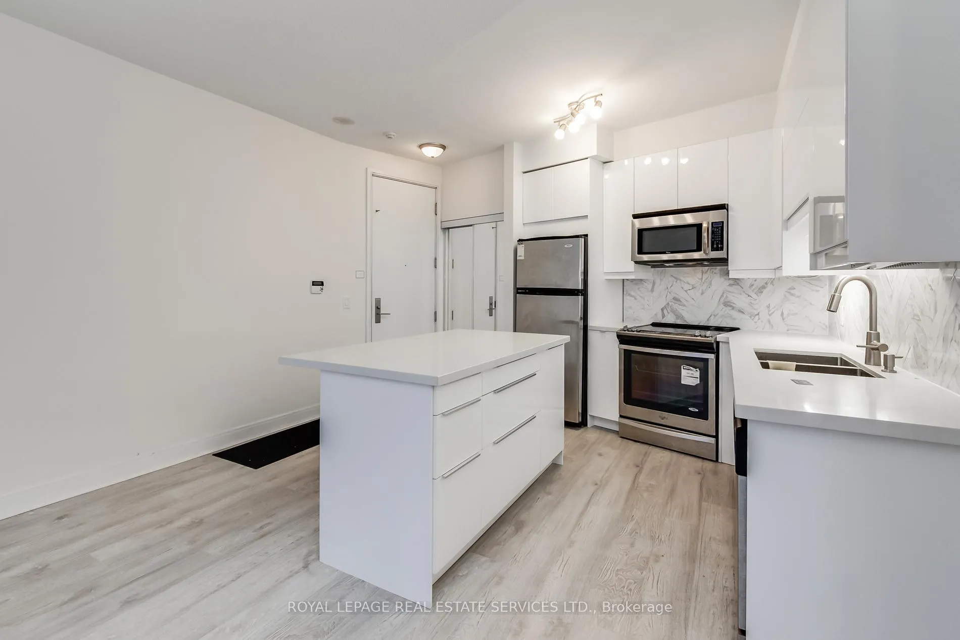 Photo 6 of Unit 1401, 1 Scott Street, Toronto, Waterfront Communities — HOMEH