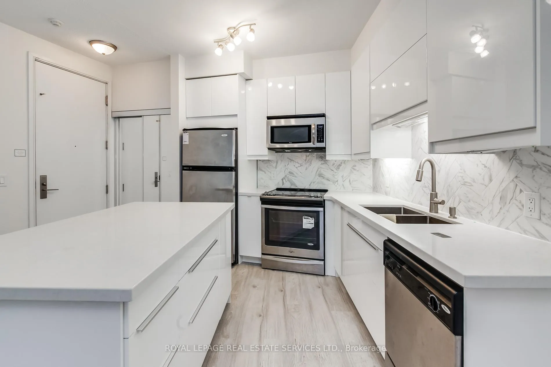 Photo 7 of Unit 1401, 1 Scott Street, Toronto, Waterfront Communities — HOMEH