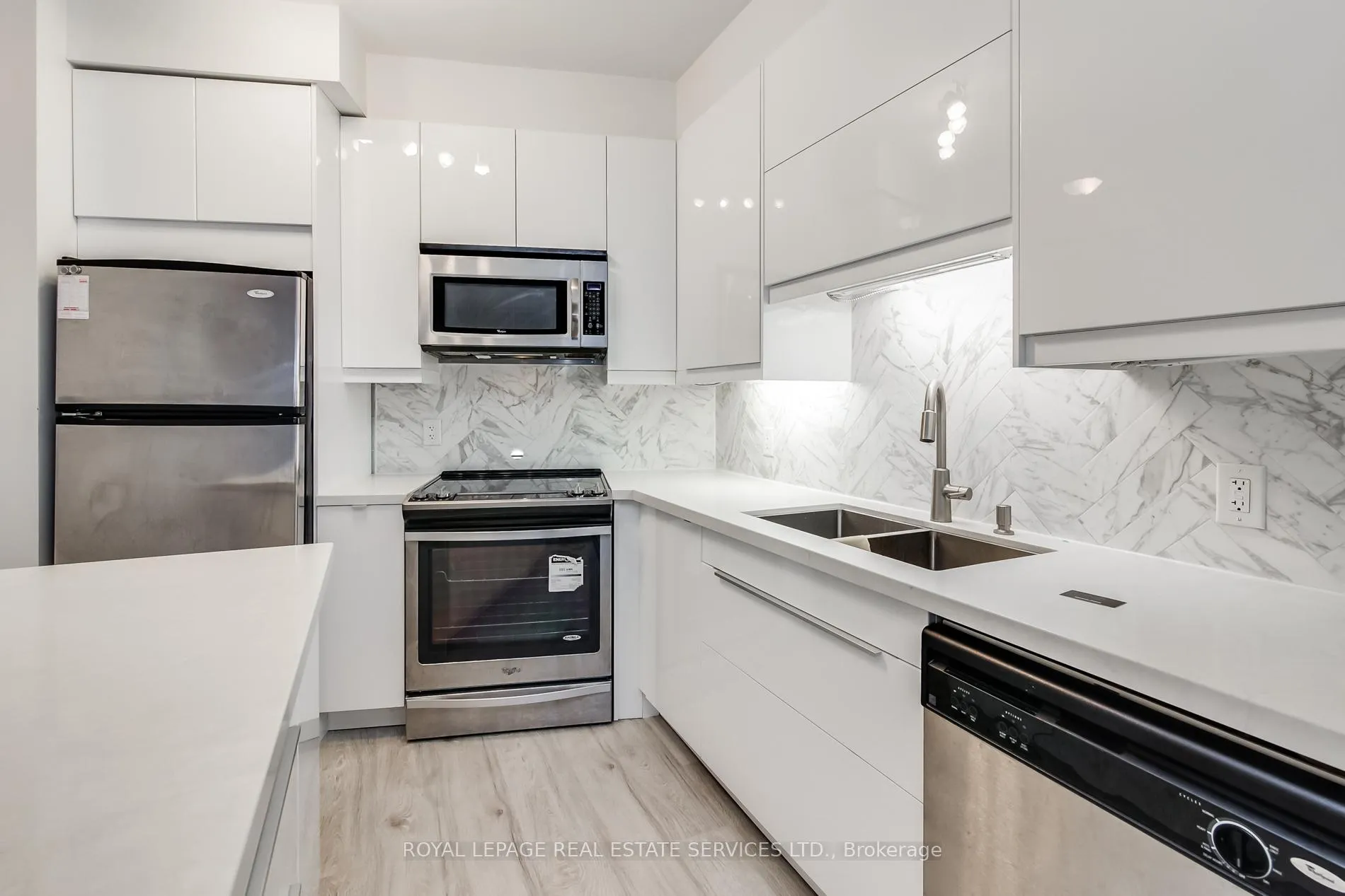 Photo 8 of Unit 1401, 1 Scott Street, Toronto, Waterfront Communities — HOMEH