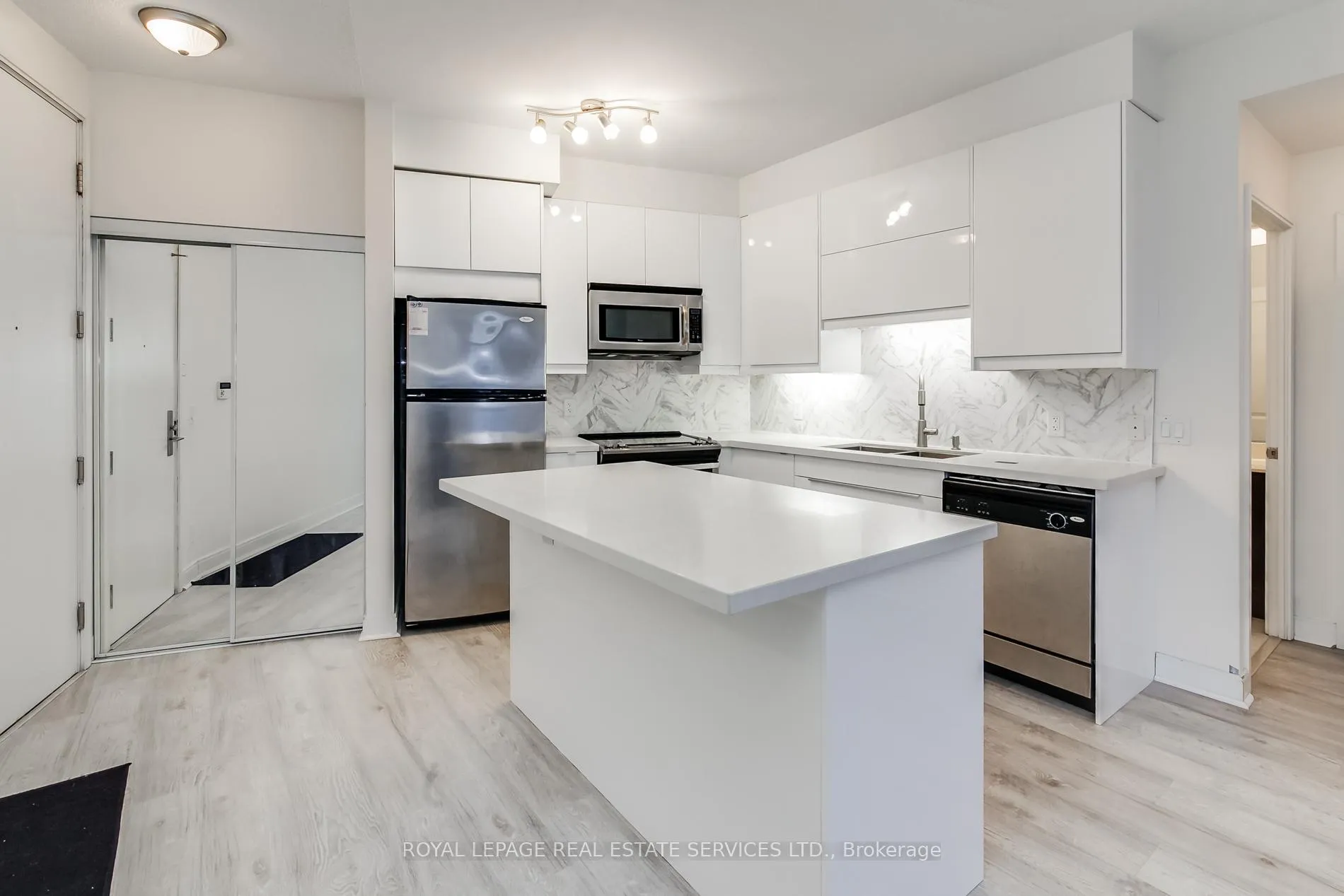 Photo 9 of Unit 1401, 1 Scott Street, Toronto, Waterfront Communities — HOMEH