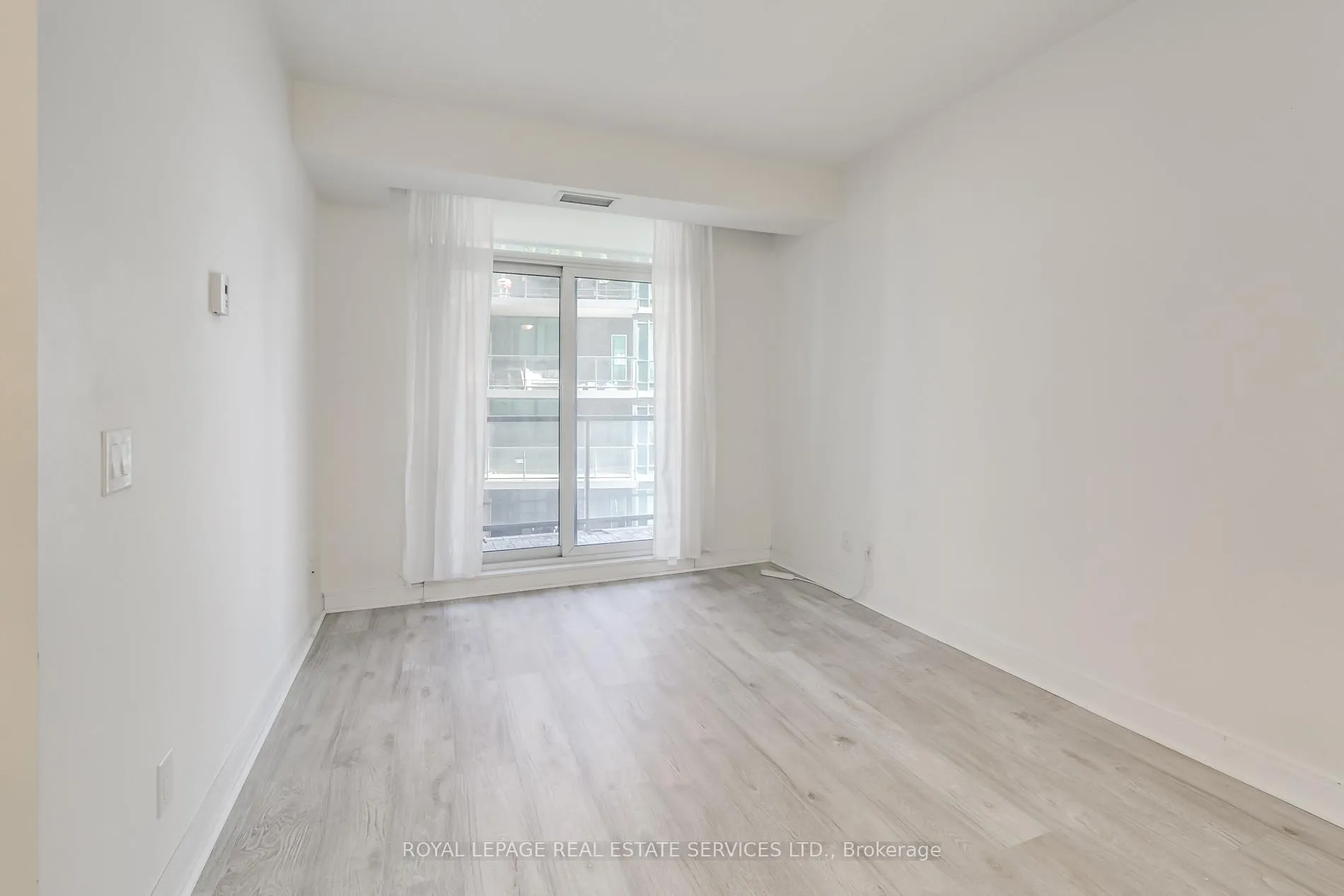 Photo 11 of Unit 1401, 1 Scott Street, Toronto, Waterfront Communities — HOMEH