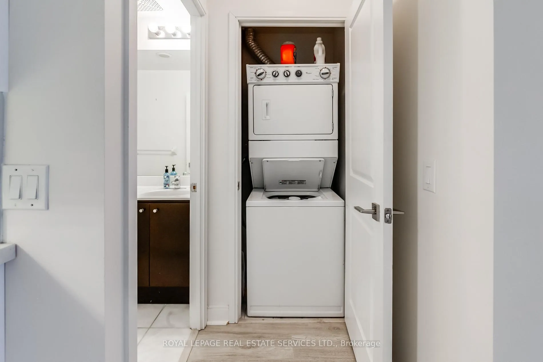 Photo 17 of Unit 1401, 1 Scott Street, Toronto, Waterfront Communities — HOMEH