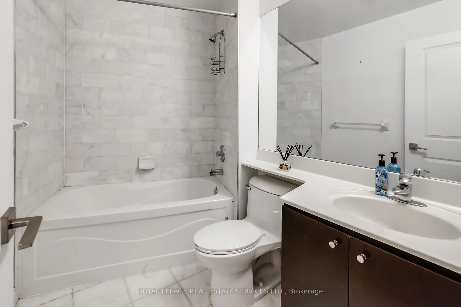 Photo 18 of Unit 1401, 1 Scott Street, Toronto, Waterfront Communities — HOMEH