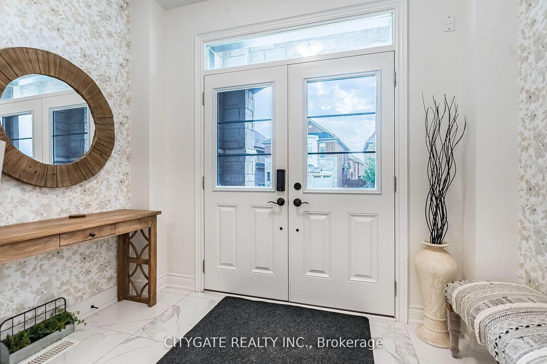 Photo 3 of 44 elysian fields Circle, Brampton, Bram West — HOMEH