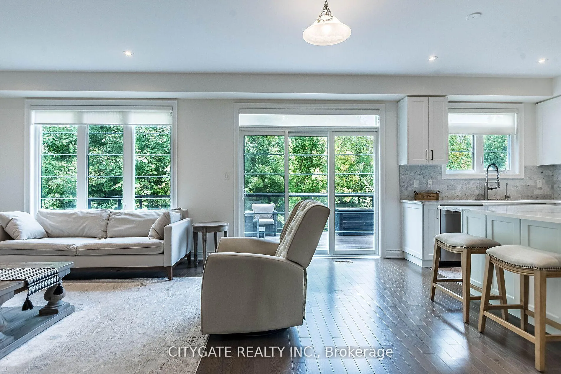Photo 4 of 44 elysian fields Circle, Brampton, Bram West — HOMEH