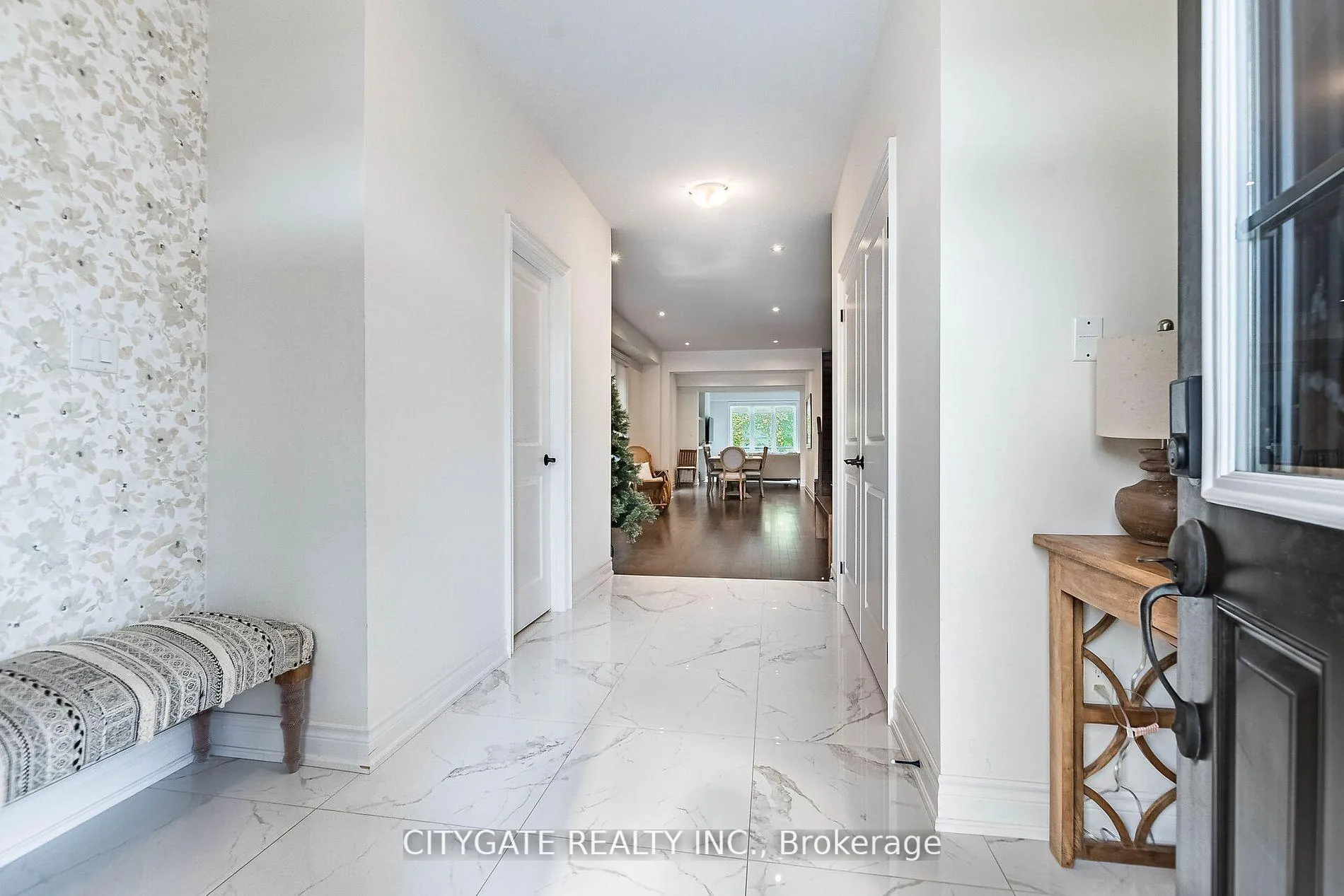 Photo 6 of 44 elysian fields Circle, Brampton, Bram West — HOMEH