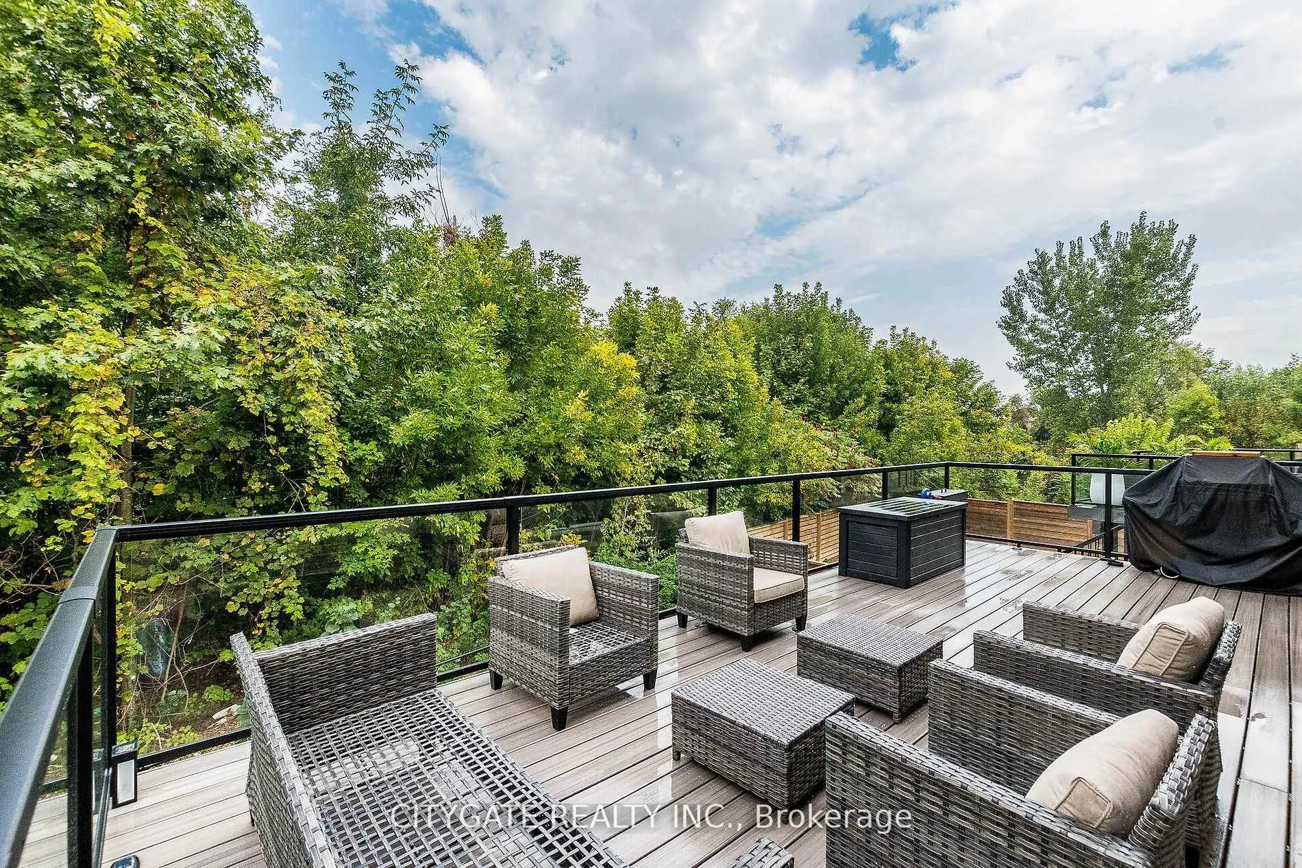 Photo 7 of 44 elysian fields Circle, Brampton, Bram West — HOMEH