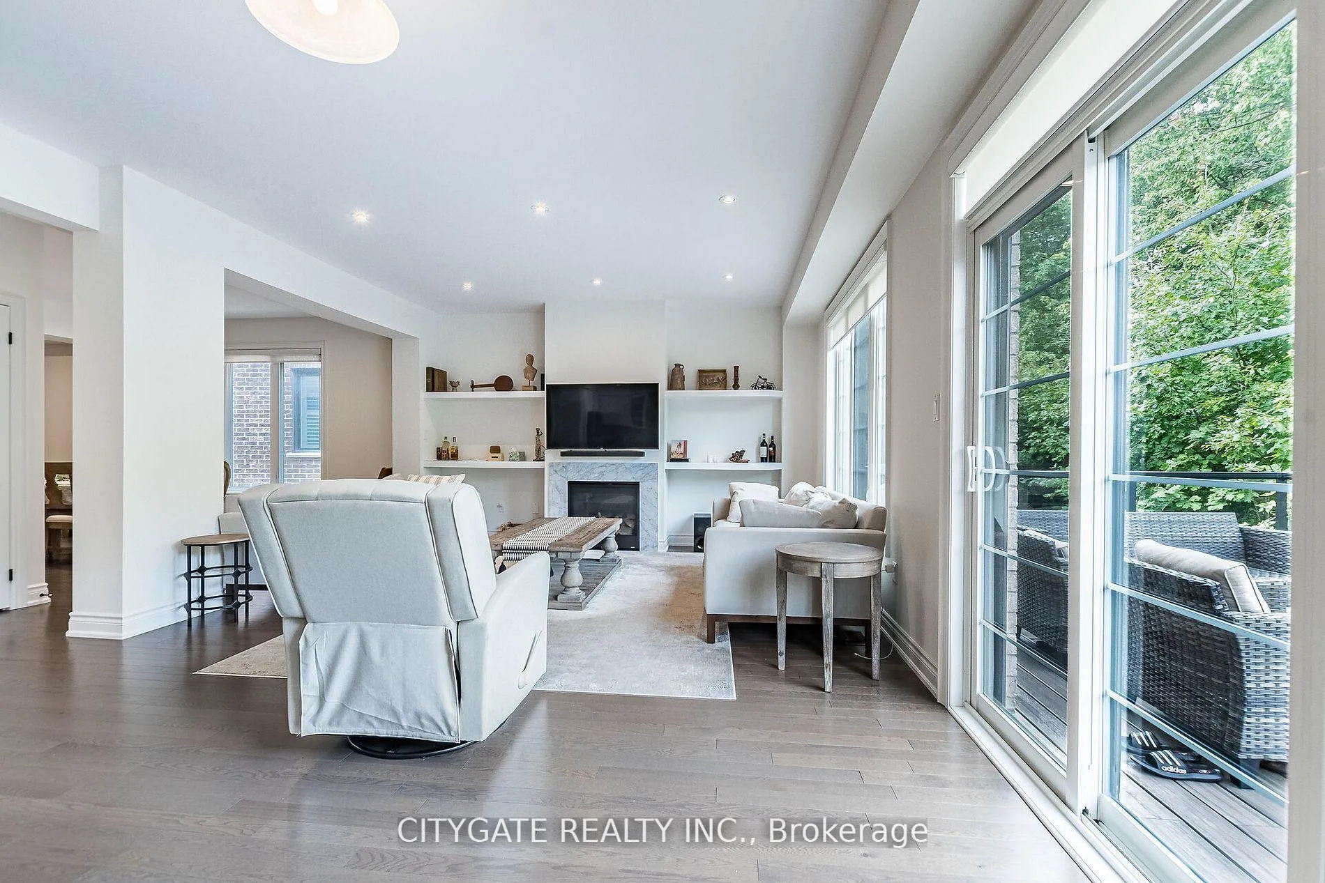 Photo 8 of 44 elysian fields Circle, Brampton, Bram West — HOMEH