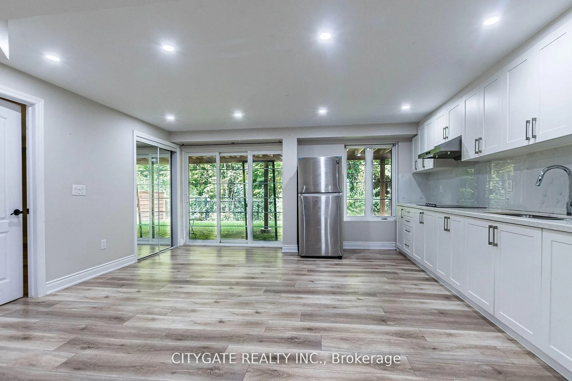 Photo 9 of 44 elysian fields Circle, Brampton, Bram West — HOMEH