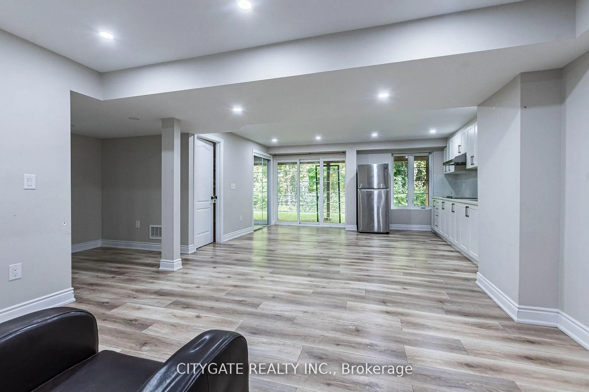 Photo 10 of 44 elysian fields Circle, Brampton, Bram West — HOMEH