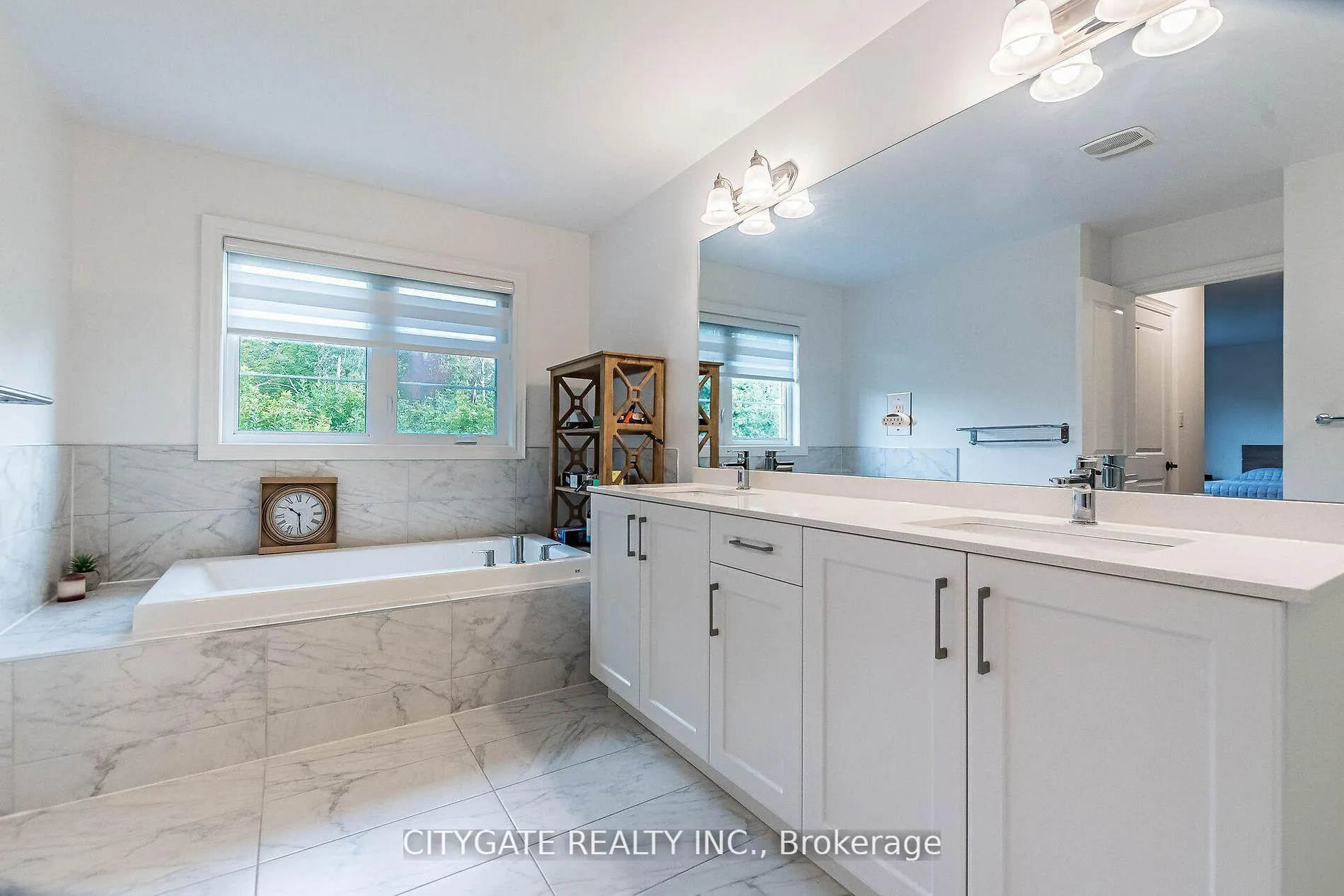 Photo 11 of 44 elysian fields Circle, Brampton, Bram West — HOMEH
