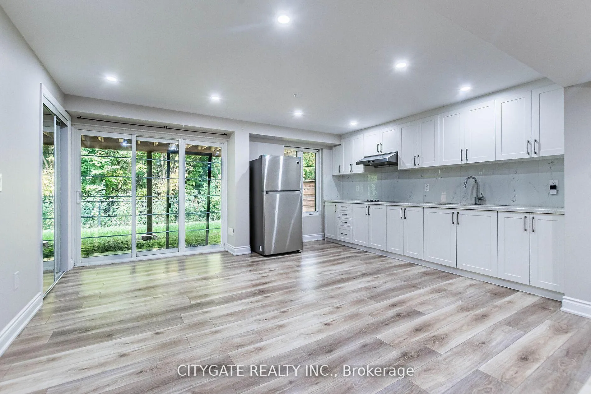 Photo 15 of 44 elysian fields Circle, Brampton, Bram West — HOMEH
