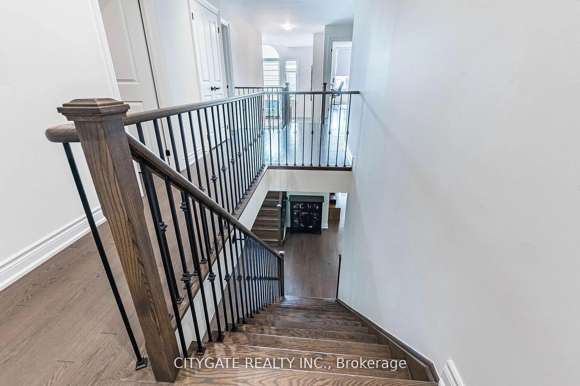 Photo 17 of 44 elysian fields Circle, Brampton, Bram West — HOMEH