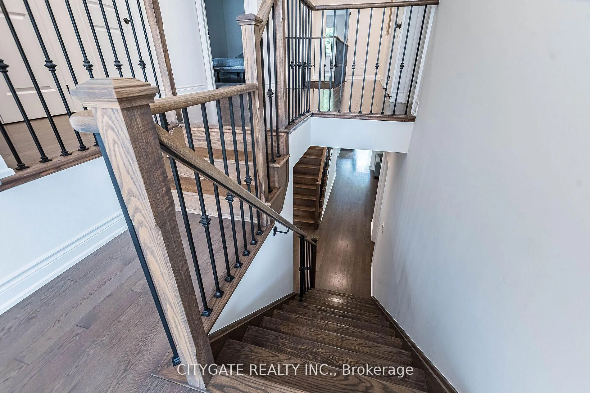 Photo 19 of 44 elysian fields Circle, Brampton, Bram West — HOMEH