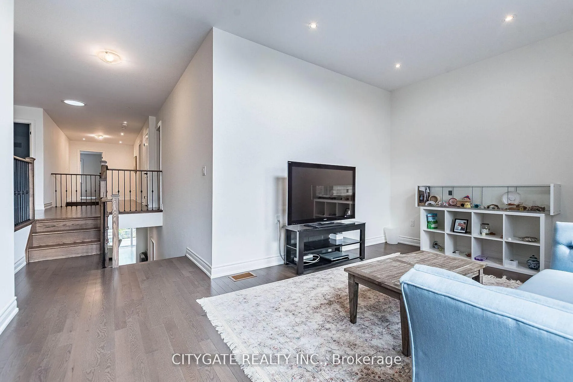 Photo 20 of 44 elysian fields Circle, Brampton, Bram West — HOMEH