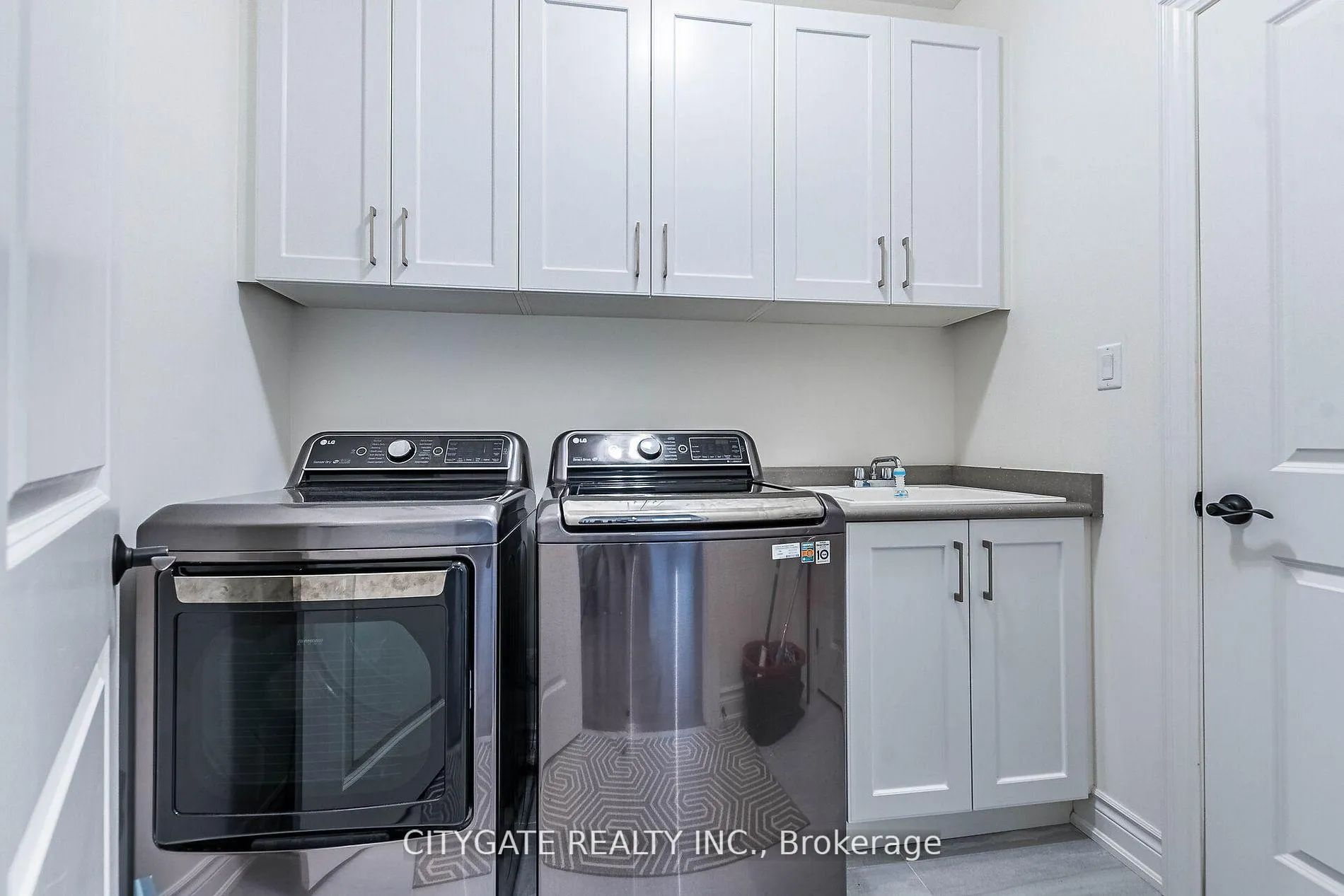 Photo 22 of 44 elysian fields Circle, Brampton, Bram West — HOMEH