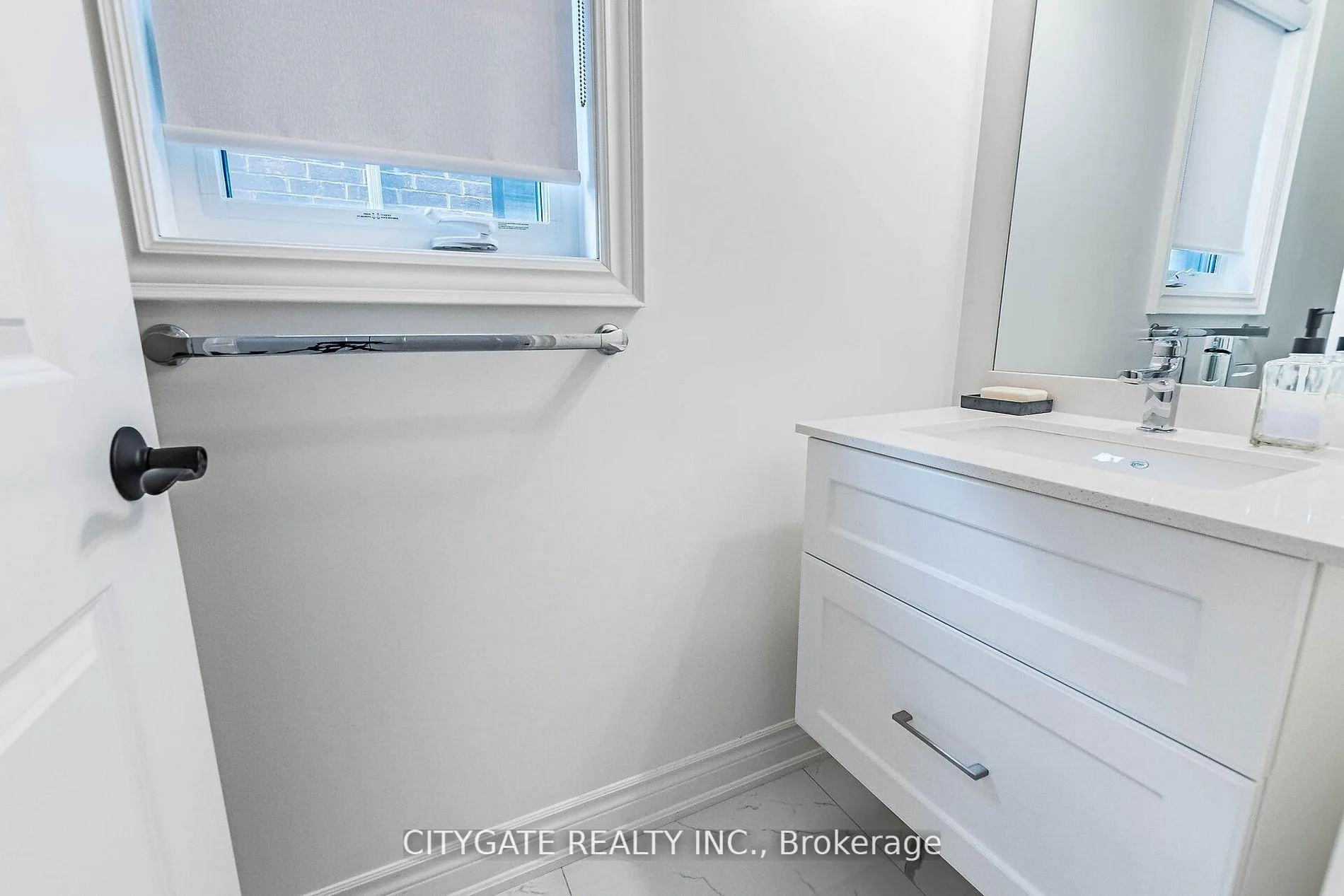 Photo 23 of 44 elysian fields Circle, Brampton, Bram West — HOMEH