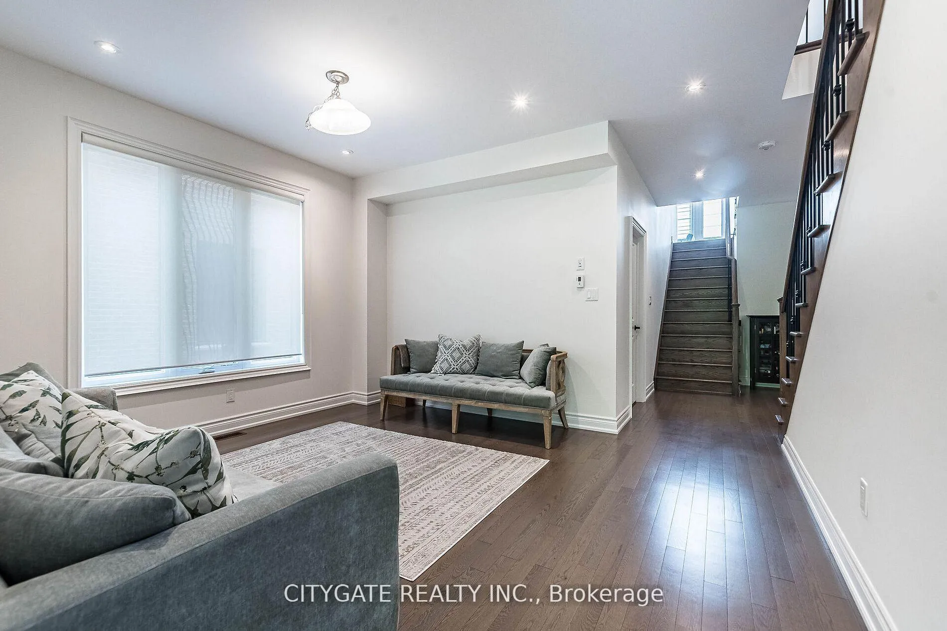 Photo 25 of 44 elysian fields Circle, Brampton, Bram West — HOMEH