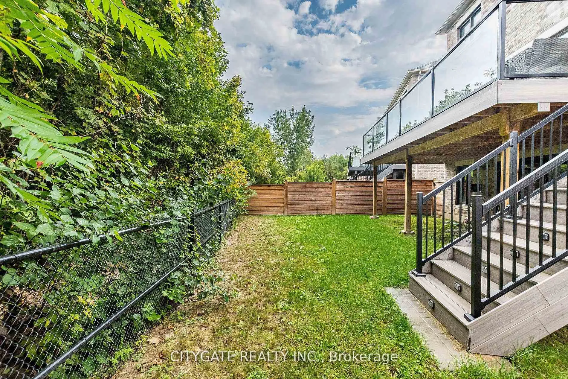 Photo 28 of 44 elysian fields Circle, Brampton, Bram West — HOMEH
