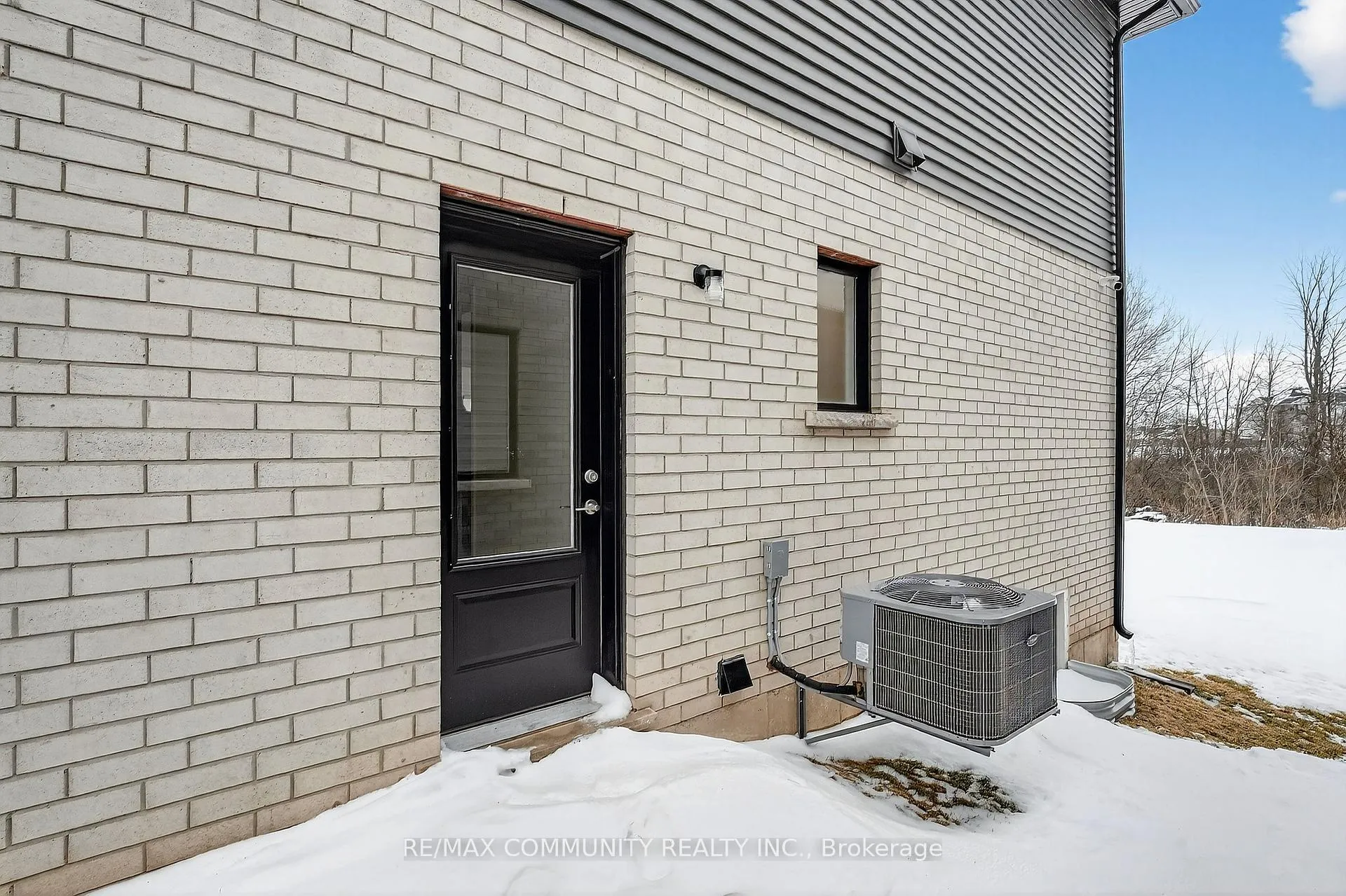 Photo 2 of 95 Westcott Road, Welland, West Welland — HOMEH